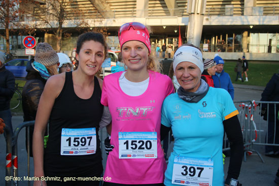 Siegerinnen 2016 Mireia Guarner (3. Platz), Thea Heim (1. Platz) und Tina Fischl (2. Platz) Veranstalter Alexander Fricke (&copy;Foto: Martin Schmitz)